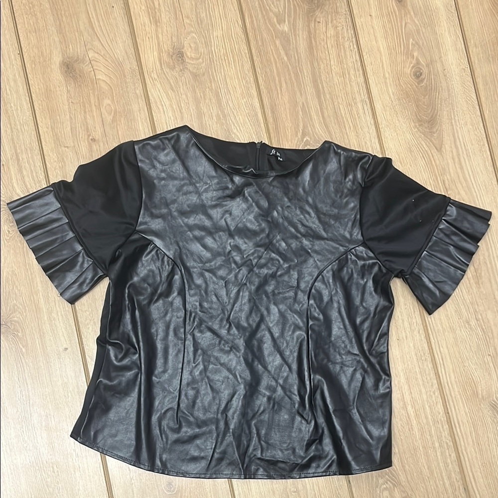 Black Pleated Short Sleeve Fitted Blouse